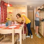Intérieur roulotte - Camping Eden Villages Domaine de Bréhadour*  en Loire Atlantique