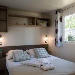 Exemple chambre lit double Mobil Home Confort 4 Chambres - Camping 4 étoiles Guérande