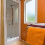 Salle de bain Confort 2 Chambres - Domaine de Bréhadour* - Camping Loire Atlantique avec piscine