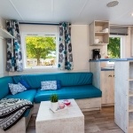 Cuisine et salon - Camping 4 étoiles Guérande