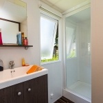Salle de bain avec douche - Mobil-home  Access 2 Chambres - Camping Loire Atlantique avec piscine